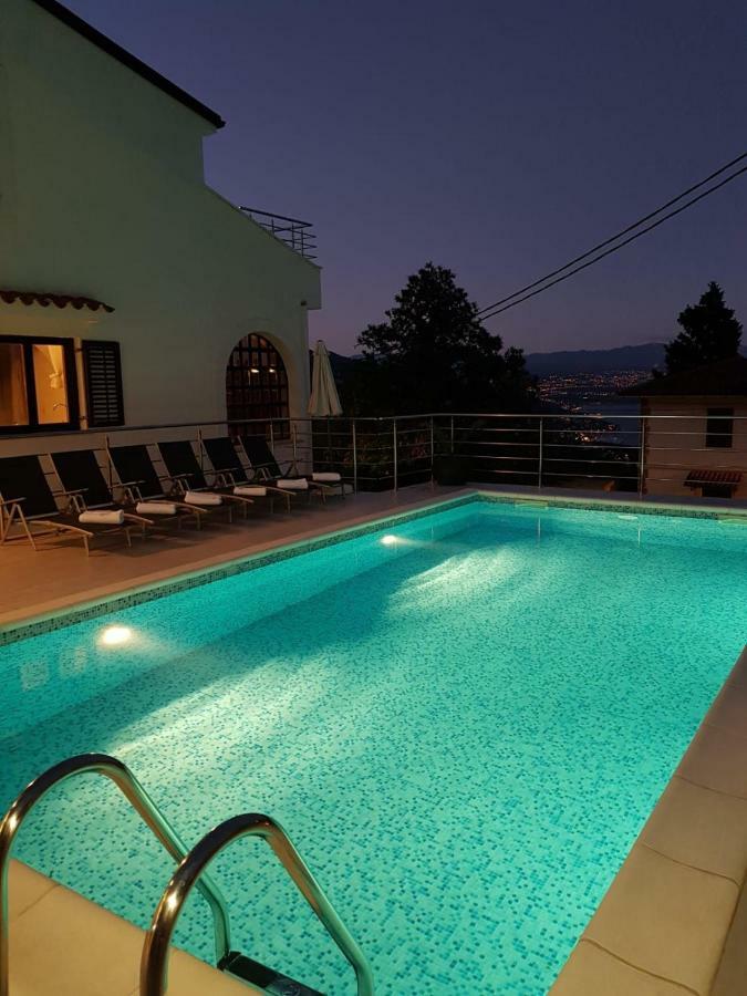 Villa Nino Ловран Экстерьер фото